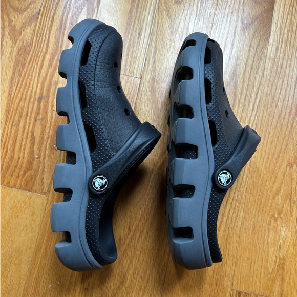 CROCS Black with Gray Soles M6 W8 - Picture 5 of 6